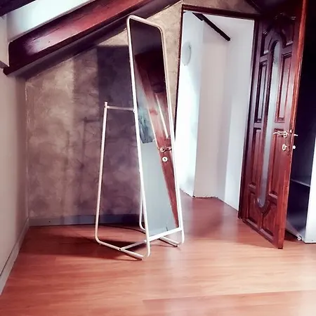 Corona Apartment *